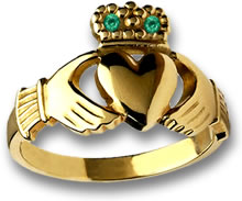 Золотое кольцо Claddagh с изумрудными вставками