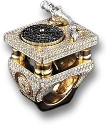 Черно-белое кольцо для проигрывателя с бриллиантами Missy Elliot