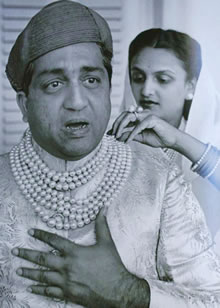 Махараджа Бароды носит ожерелье из семи нитей жемчуга