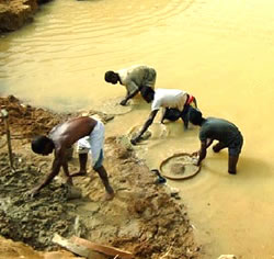 Аллювиальная добыча драгоценных камней в Сьерра-Леоне