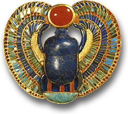 Древнеегипетский амулет-скарабей с лазуритом, сердоликом и другими драгоценными камнями