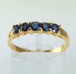 Золотое кольцо с голубым сапфиром