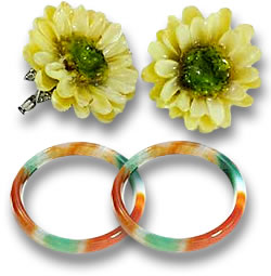Серьги-цветы в модном стиле и разноцветные нефритовые браслеты