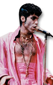 Принц в розовом с золотыми ожерельями