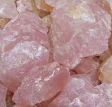 Необработанный розовый кварц из Малави