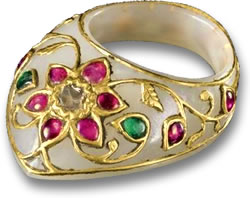 Кольцо Великих Моголов с белым нефритом, нефритом, золотом, рубином и изумрудом