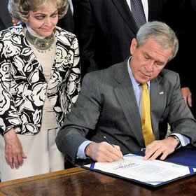 Буш подписал запрет на драгоценные камни из Бирмы