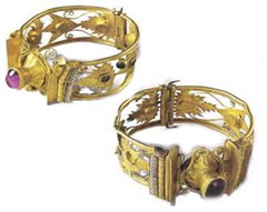 Пара древнегреческих золотых браслетов