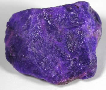 Сугилит необработанный драгоценный камень