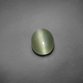 Натуральный зелёный actinolite cat's eye 1,93 карата огранка овал, прозрачный