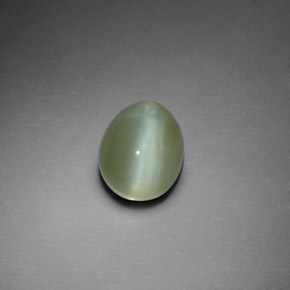 Натуральный зелёный actinolite cat's eye 3,02 карата огранка овал, прозрачный