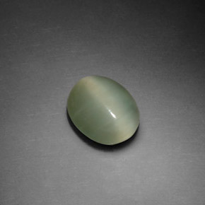 Натуральный зелёный actinolite cat's eye 2,37 карата огранка овал, прозрачный