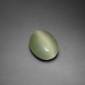Натуральный зелёный actinolite cat's eye 2,20 карата огранка овал, прозрачный