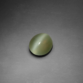 Натуральный зелёный actinolite cat's eye 1,25 карата огранка овал, прозрачный