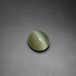 Натуральный зелёный actinolite cat's eye 1,25 карата огранка овал, прозрачный