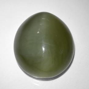 Натуральный зелёный actinolite cat's eye 9,44 карата огранка овал, полупрозрачный