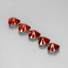  карата, натуральный Темно-красный Гранат Альмандин, Форма сердца, Чистота VS