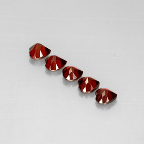 Натуральный темно-красный альмандиновый гранат  карата форма сердца, чистота VS