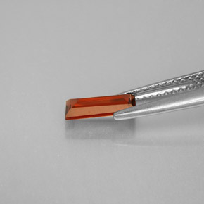 0.71 карата, натуральный Оранжево-Красный Гранат Альмандин, Огранка Багет, Чистота VS