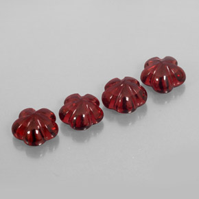 Натуральный красный альмандиновый гранат  карата прозрачный, полупрозрачный