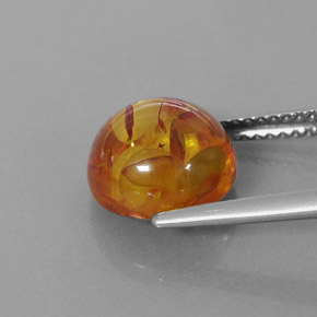 Натуральный оранжевый янтарь 1,79 карата прозрачный, полупрозрачный