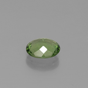 Натуральный зелёный апатит 0,96 карата огранка овал, чистота VVS