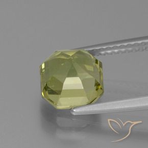 2.66 карата, натуральный Оливковый Зеленый Апатиты, Октагон / Изумрудная Огранка, Чистота VS