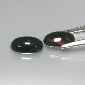  карата, натуральный Пятнисто-зеленый Кровавый Камень/Гелиотроп, Огранка Овал, Непрозрачный