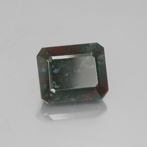 Натуральный зелёный кровавик 5,06 карата изумрудная огранка, непрозрачный