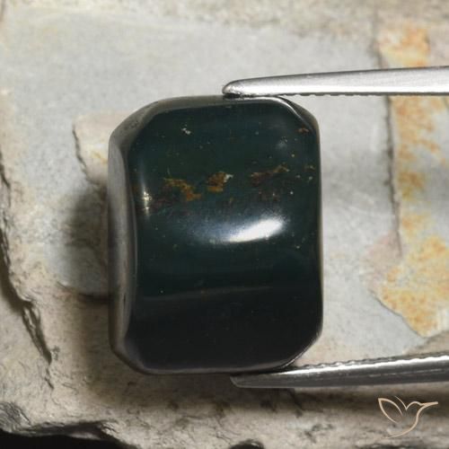 21.56ct Натуральный Травянисто-зелёный Кровавый Камень/Гелиотроп, Изумрудная огранка, Непрозрачный