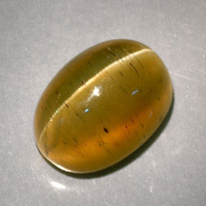 Натуральный жёлтый cat's eye apatite 3,32 карата огранка овал, полупрозрачный