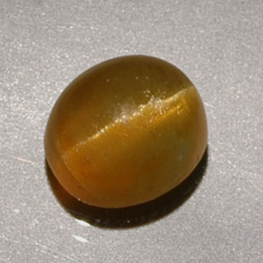 Натуральный жёлтый cat's eye apatite 1,90 карата огранка овал, полупрозрачный