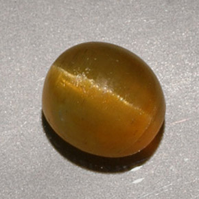 Натуральный жёлтый cat's eye apatite 1,90 карата огранка овал, полупрозрачный