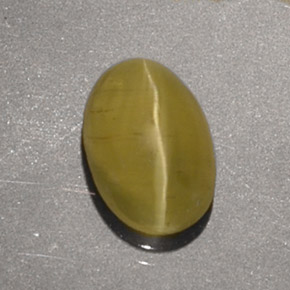 Натуральный жёлтый cat's eye apatite 1,40 карата огранка овал, полупрозрачный
