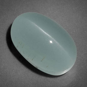 Натуральный зелёный cat's eye aquamarine 7,70 карата прозрачный, полупрозрачный