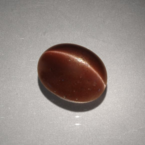 Натуральный коричневый cat's eye scapolite 2,56 карата огранка овал, непрозрачный