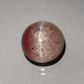 Натуральный коричневый cat's eye scapolite 2,23 карата прозрачный, полупрозрачный