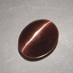 Натуральный коричневый cat's eye scapolite 2,32 карата огранка овал, непрозрачный