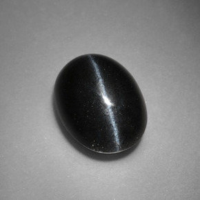 Натуральный чёрный cat's eye scapolite 3,37 карата огранка овал, непрозрачный