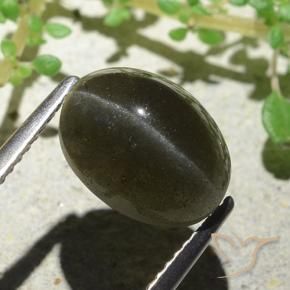 Натуральный коричневый cat's eye scapolite 4,66 карата огранка овал, полупрозрачный
