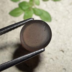 Натуральный коричневый cat's eye scapolite 1,80 карата огранка круг, полупрозрачный