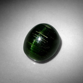 Натуральный зелёный cat's eye tourmaline 4,67 карата огранка овал, непрозрачный