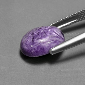 Натуральный лиловый чароит 3,74 карата огранка овал, непрозрачный