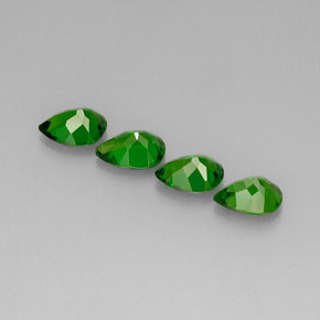 Натуральный зелёный хромдиопсид  карата форма груши, чистота VS