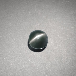 Натуральный зелёный chrysoberyl cat's eye 0,65 карата огранка круг, полупрозрачный
