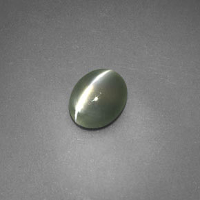Натуральный зелёный chrysoberyl cat's eye 0,69 карата прозрачный, полупрозрачный