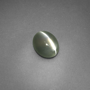 Натуральный зелёный chrysoberyl cat's eye 0,69 карата прозрачный, полупрозрачный