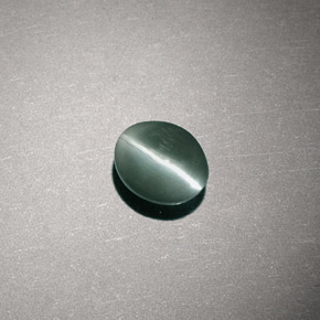 Натуральный зелёный chrysoberyl cat's eye 0,80 карата огранка овал, полупрозрачный