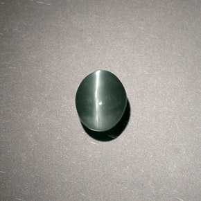 Натуральный зелёный chrysoberyl cat's eye 0,80 карата огранка овал, полупрозрачный