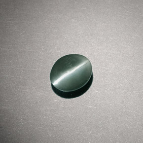 Натуральный зелёный chrysoberyl cat's eye 0,80 карата огранка овал, полупрозрачный